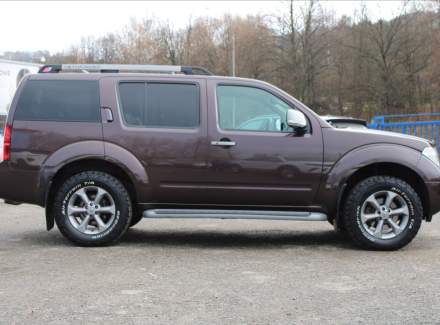 Nissan - Pathfinder