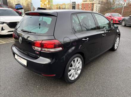 Volkswagen - Golf