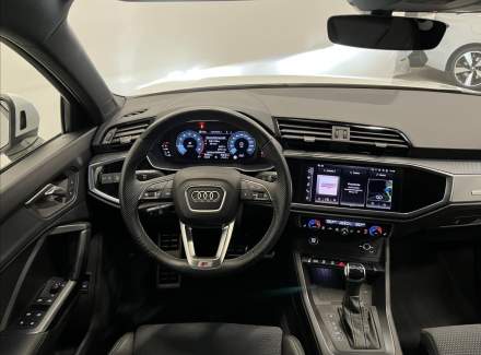 Audi - Q3