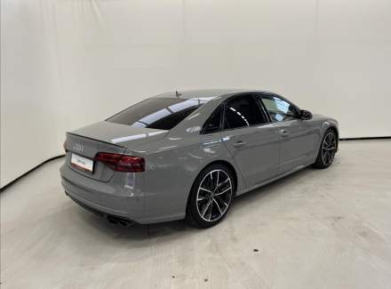 Audi - S8