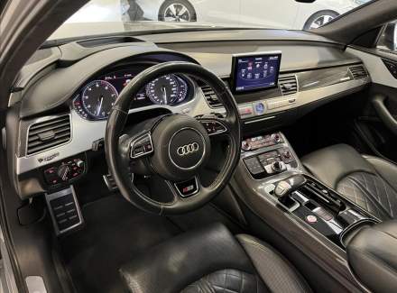 Audi - S8