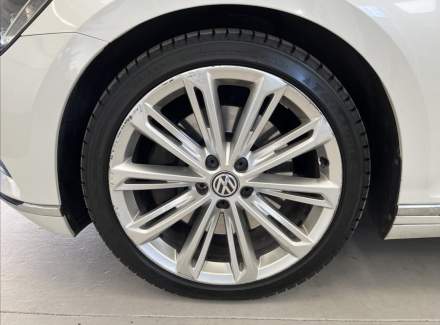 Volkswagen - Passat