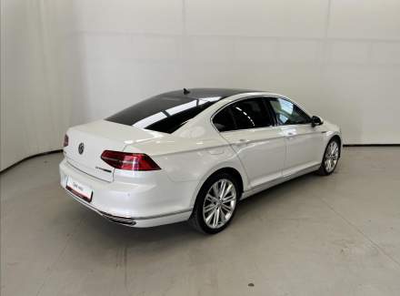 Volkswagen - Passat