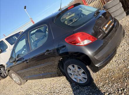 Peugeot - 207