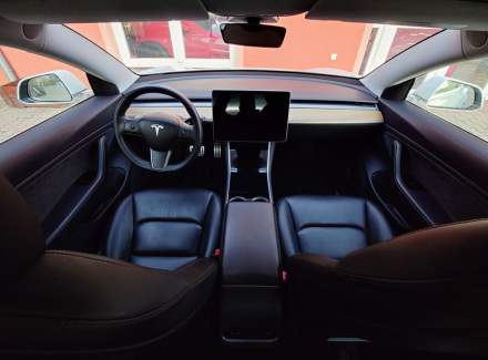 Tesla - Model 3