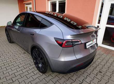 Tesla - Model Y