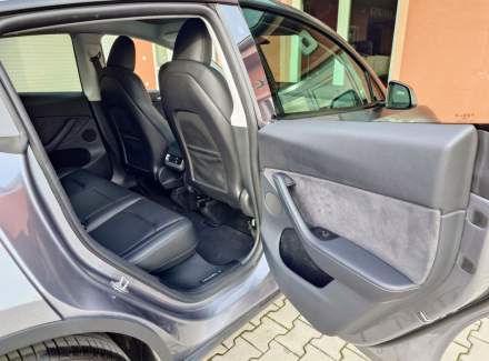 Tesla - Model Y