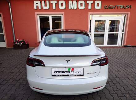 Tesla - Model 3