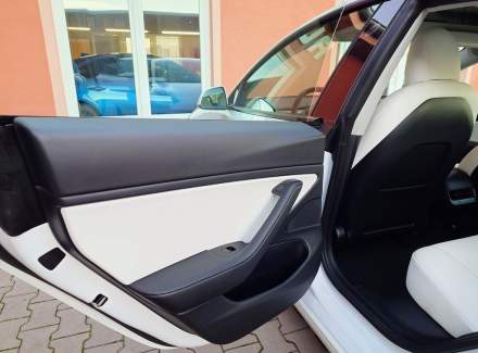 Tesla - Model 3