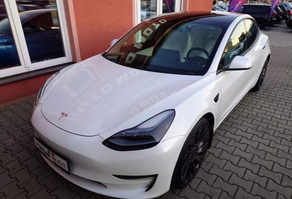 Tesla - Model 3