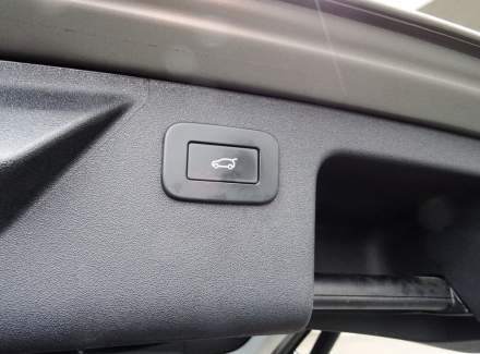 Land Rover - Discovery Sport