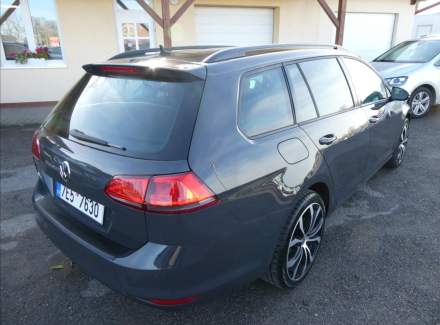 Volkswagen - Golf