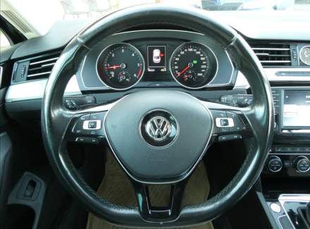 Volkswagen - Passat