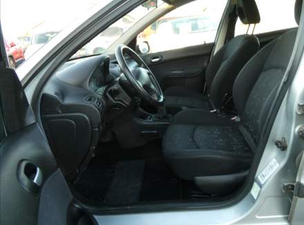 Peugeot - 206