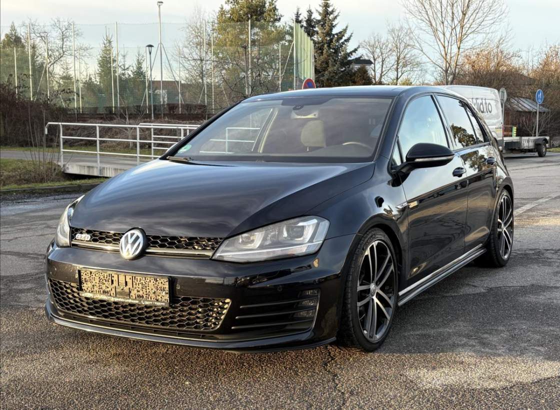 Volkswagen - Golf