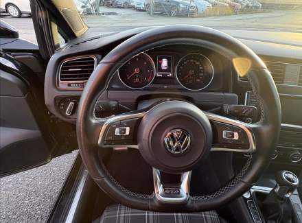 Volkswagen - Golf