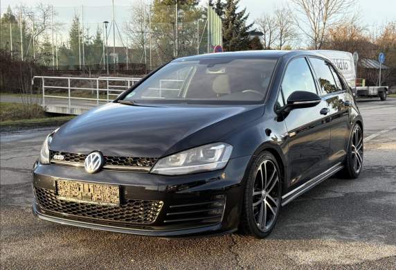 Volkswagen - Golf