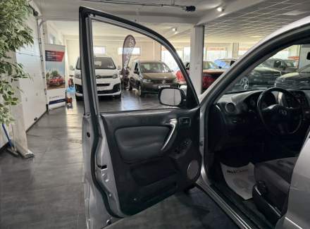 Toyota - RAV 4