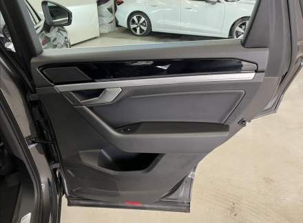 Volkswagen - Touareg