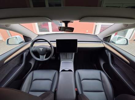 Tesla - Model Y