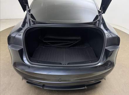 Tesla - Model 3