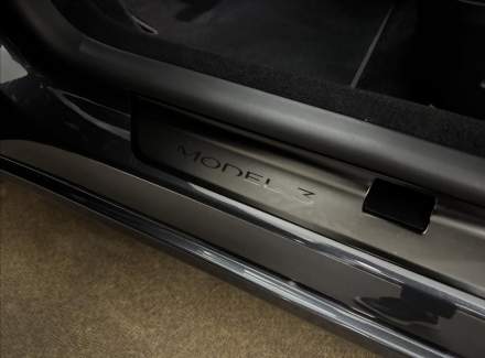 Tesla - Model 3