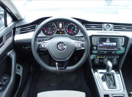 Volkswagen - Passat