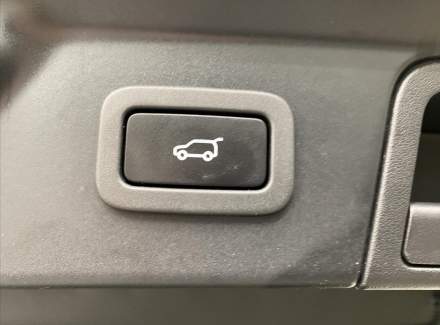 Land Rover - Range Rover Velar