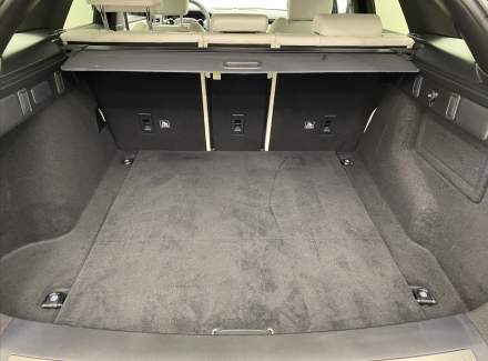 Land Rover - Range Rover Velar