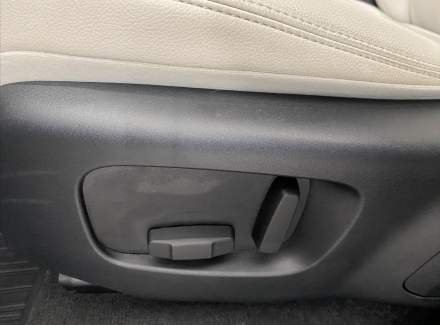 Land Rover - Range Rover Velar