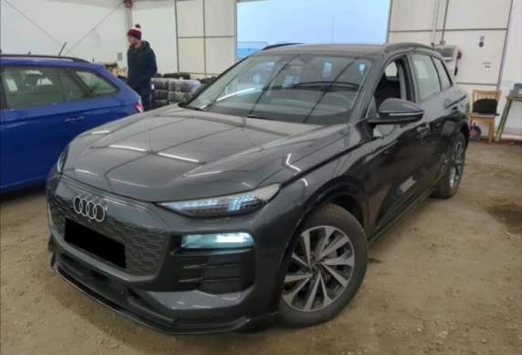 Audi - Q6 e-tron