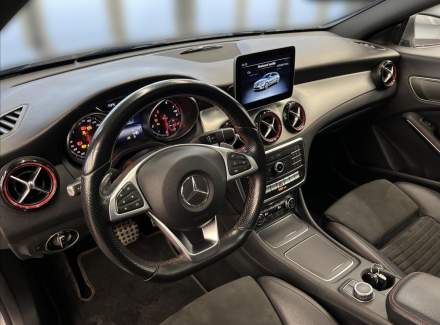 Mercedes-Benz - CLA