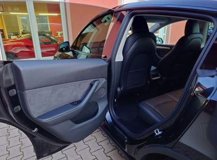 Tesla - Model Y