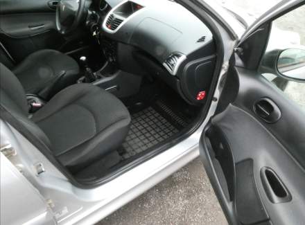 Peugeot - 206