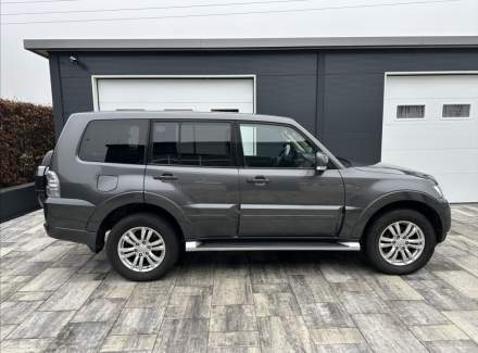 Mitsubishi - Pajero