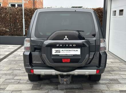 Mitsubishi - Pajero