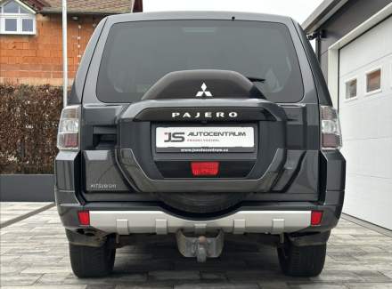 Mitsubishi - Pajero