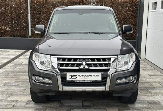 Mitsubishi - Pajero