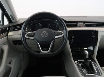 Volkswagen - Passat
