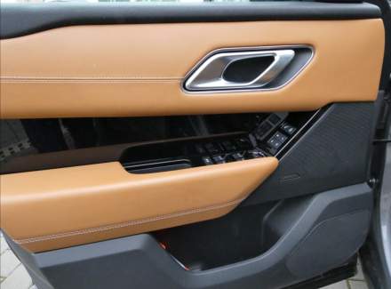 Land Rover - Range Rover Velar