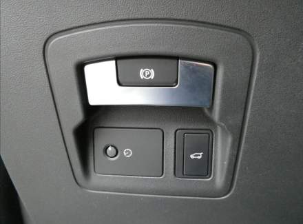 Land Rover - Range Rover Velar