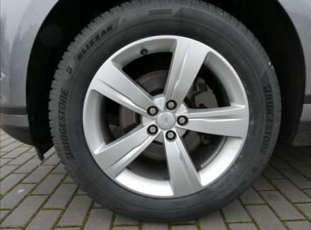 Land Rover - Range Rover Velar