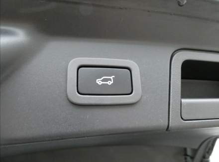 Land Rover - Range Rover Velar