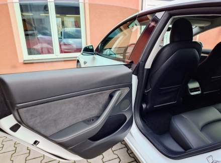 Tesla - Model 3