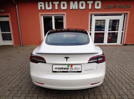 Tesla - Model 3