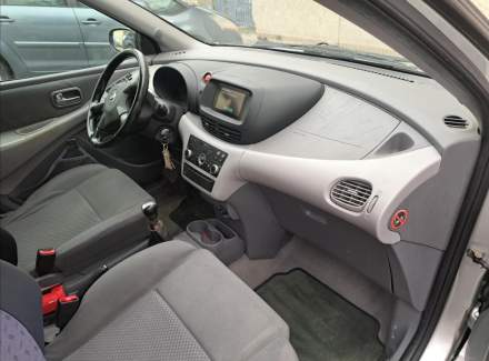 Nissan - Almera