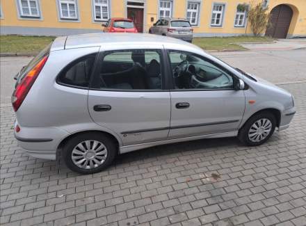Nissan - Almera