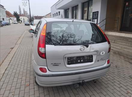 Nissan - Almera