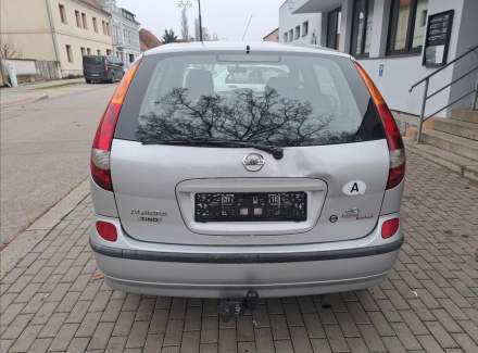 Nissan - Almera