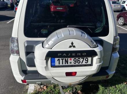 Mitsubishi - Pajero